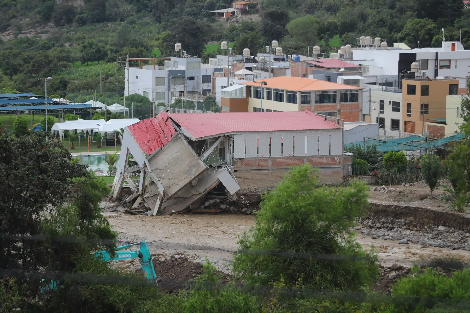Jefe de Estado Martìn Vizcarra realizò inspección de la situación y las labores que realiza INDECI en la zona afectada por las lluvias y huaicos en la región de Moquegua. Foto:ANDINA/Prensa Presidencia