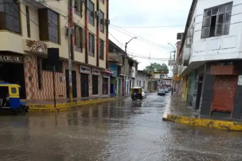 Especialistas del Senamhi explicaron que las lluvias que ocasionaron deslizamientos y desbordes de ríos en Arequipa, Moquegua y Tacna, son producto del alto contenido de humedad en la atmósfera a lo largo de la vertiente occidental de los Andes asociado al calentamiento anómalo del mar.