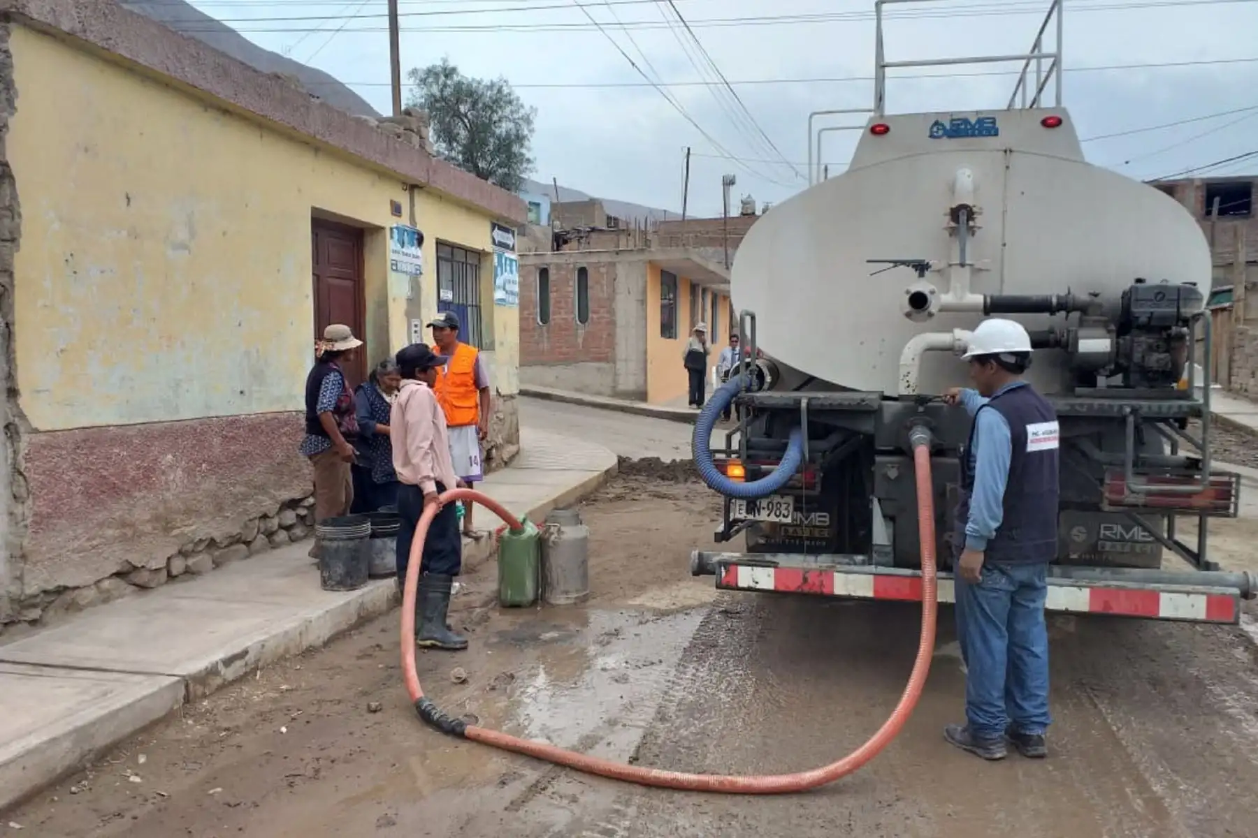 Ministerios llevan ayuda humanitaria y atienden zonas afectadas en Arequipa, Tacna y Moquegua.Foto: ANDINA/Prensa Presidencia