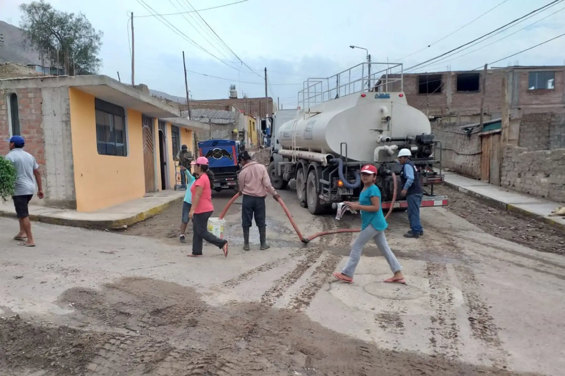 Ministerios llevan ayuda humanitaria y atienden zonas afectadas en Arequipa, Tacna y Moquegua.Foto: ANDINA/Prensa Presidencia