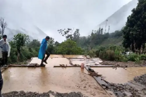 Dos familias afectadas y una damnificada, además de 14 piscigranjas es el resultado de la  activación de la quebrada Yerbabuenayoc, en el sector Achirayo, comunidad de Víctor Raul Haya De La Torre, distrito de Santa Teresa, provincia de La Convención, en la región Cusco.