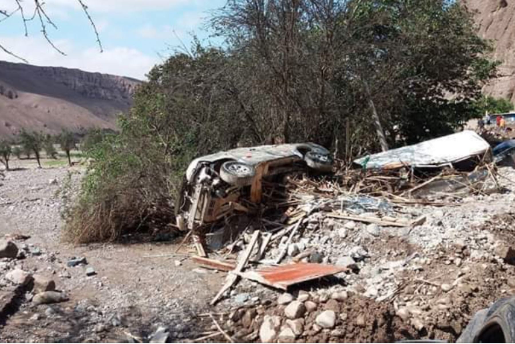 El Ejecutivo declaró el estado de emergencia en el distrito de Locumba, provincia de Jorge Basadre, y en los distritos de Cairani, Camilaca, Curibaya y Candarave de la provincia de Candarave, en el departamento de Tacna por impacto de daños debido a intensas lluvias.ANDINA/Difusión
