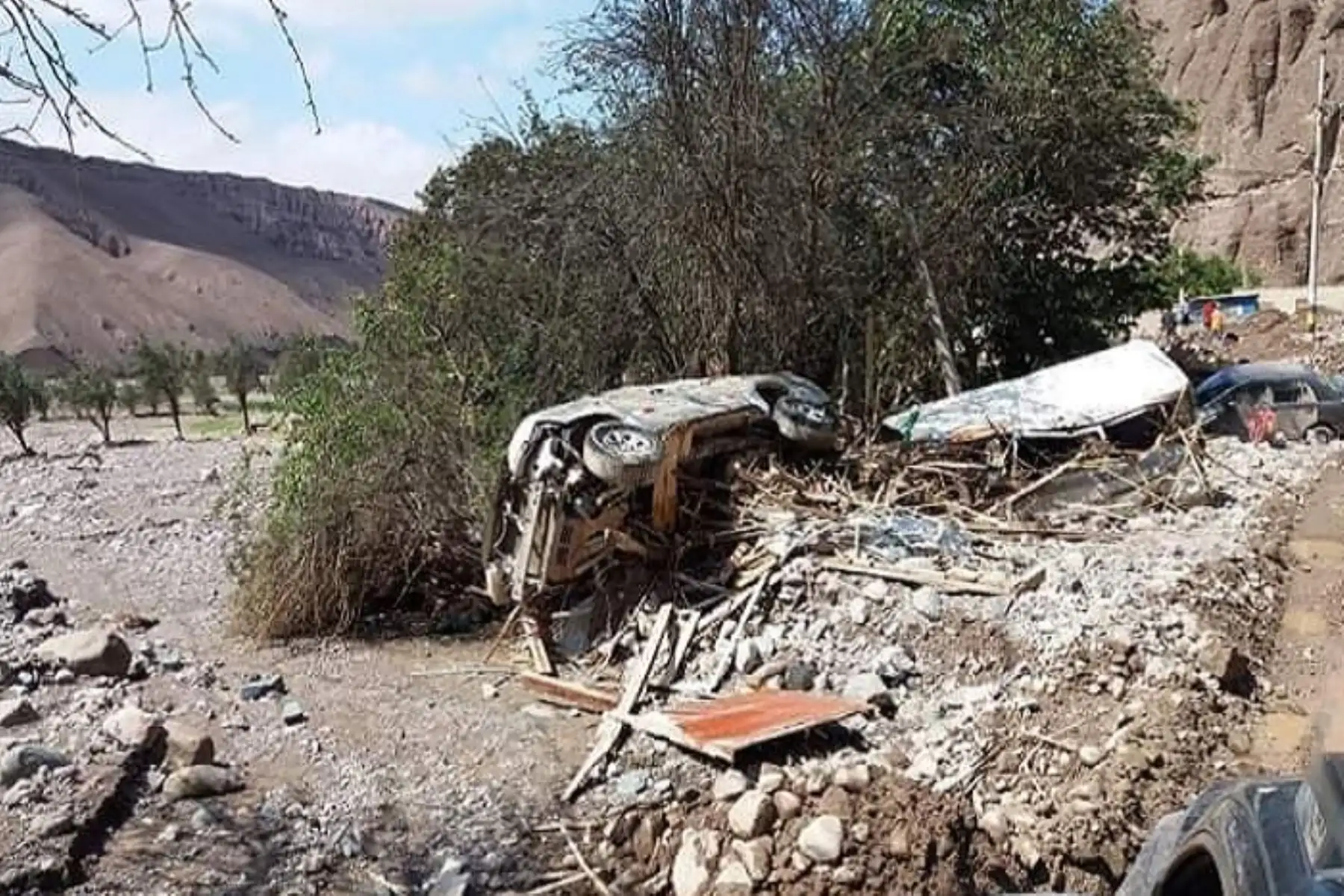 El centro poblado de Mirave, en el distrito de Ilabaya, región Tacna, prácticamente desapareció, al cubrir el huaico todas las viviendas, dejando a la intemperie a 420 familias que requieren ayuda inmediata, como carpas, bienes de abrigo, agua, alimentos y enseres.ANDINA/Difusión