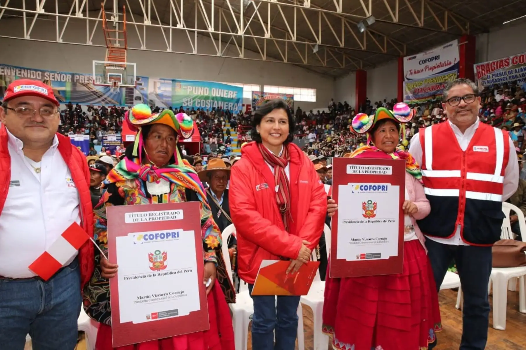 Ministra de Trabajo, Sylvia Cáceres, lanza programa Trabaja Perú 2019 y entrega títulos de propiedad en Puno. Foto: Cortesía.