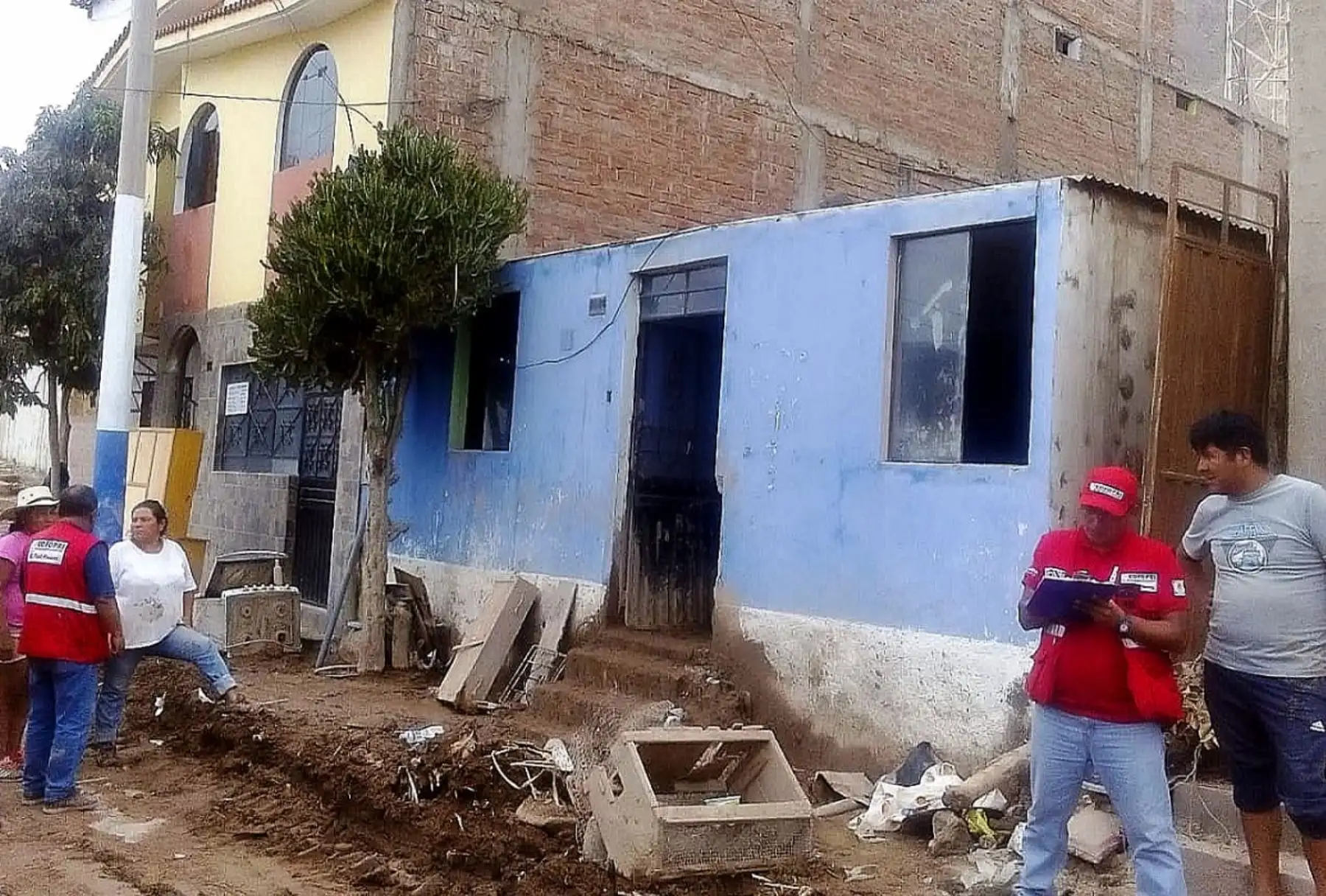Verificación de viviendas afectadas por el huaico en Aplao, Arequipa, a cargo de Cofopri. Foto: Cortesía.