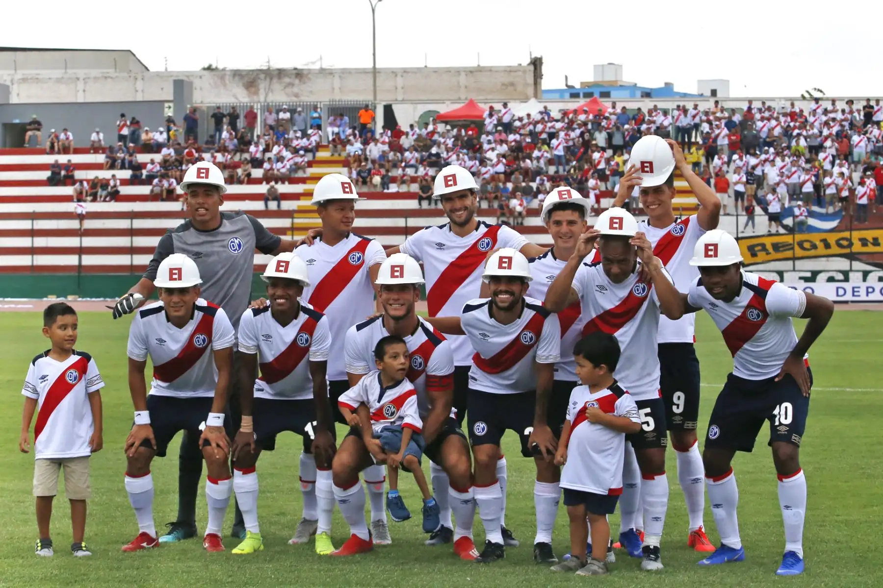 Deportivo Municipal vs Sport Boys se enfrentaron en un partido amistoso en la Tarde de la Pasión Edil, en el estadio Miguel Grau del Callao. Foto: ANDINA/Nathalie Sayago