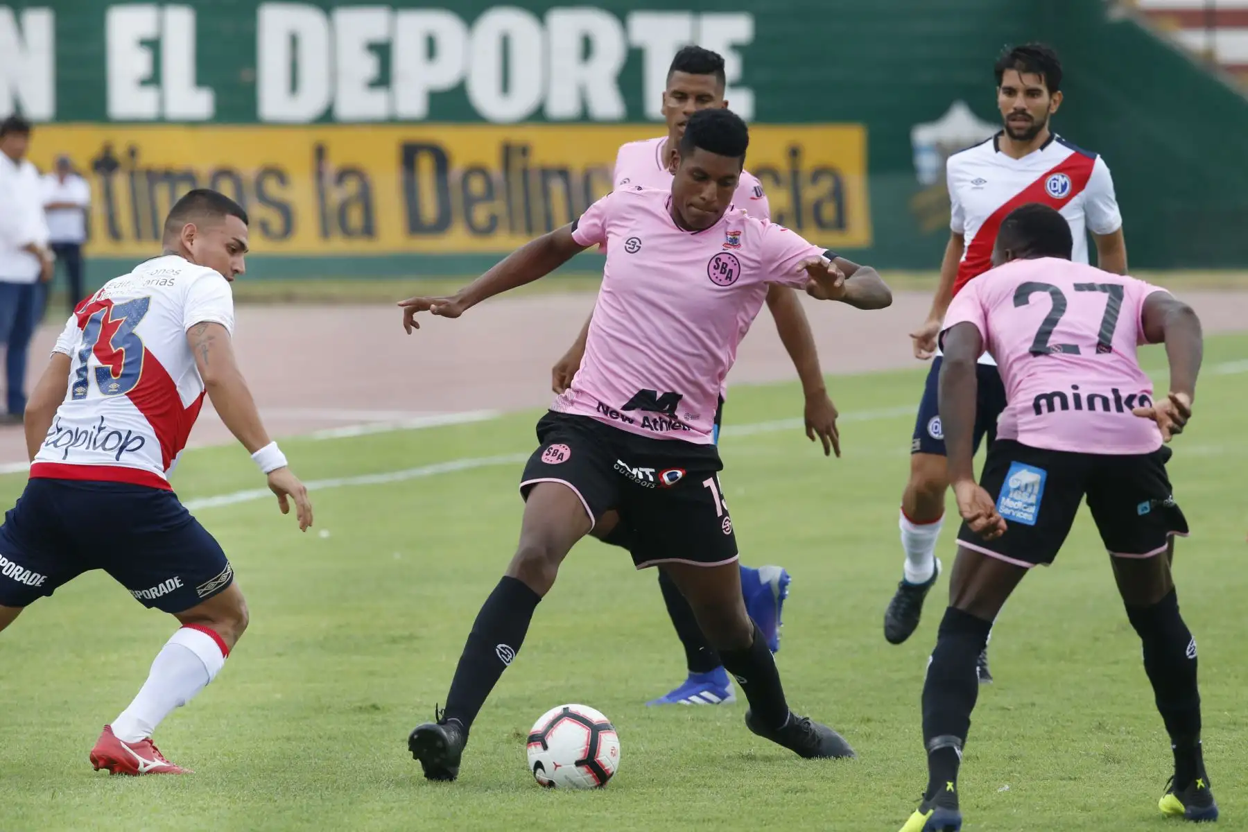Deportivo Municipal vs Sport Boys se enfrentaron en un partido amistoso en la Tarde de la Pasión Edil, en el estadio Miguel Grau del Callao. Foto: ANDINA/Nathalie Sayago