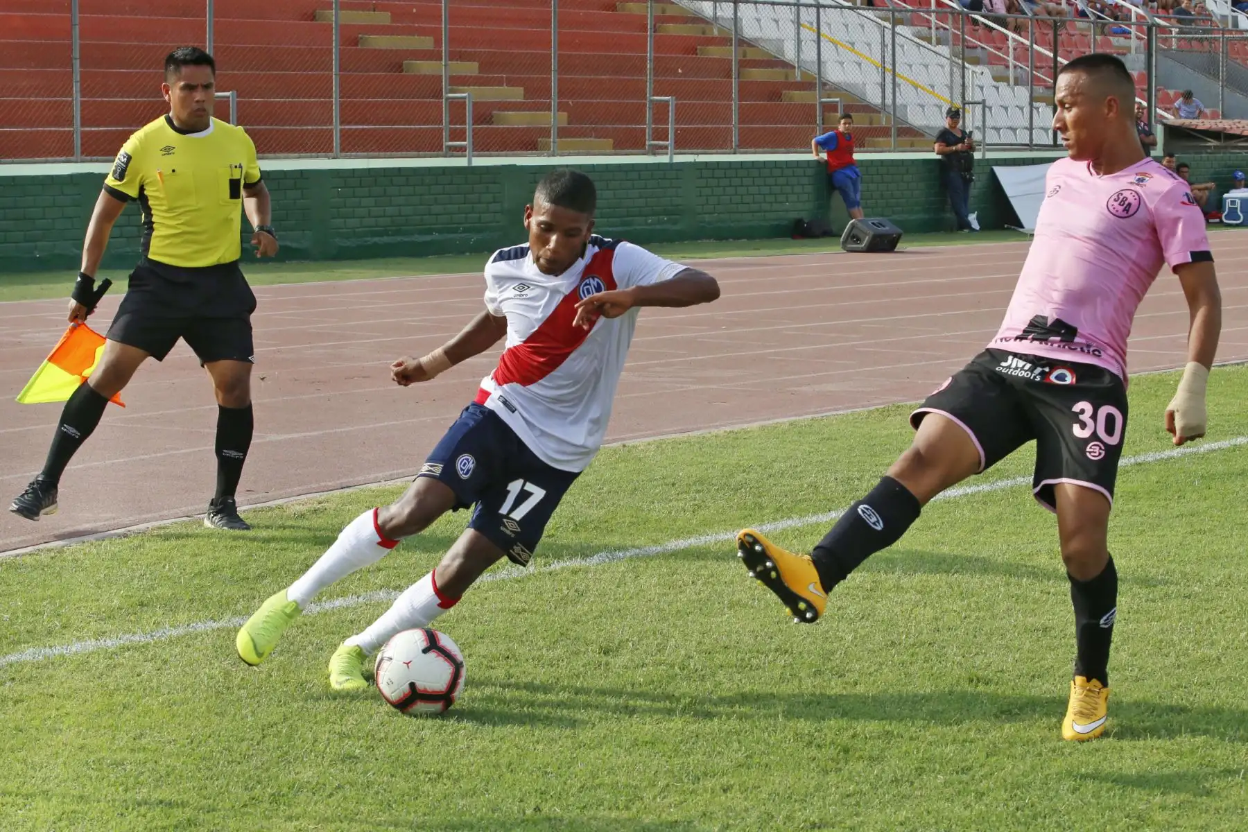 Deportivo Municipal vs Sport Boys se enfrentaron en un partido amistoso en la tarde Edil, en el estadio Miguel Grau del Callao. Foto: ANDINA/Nathalie Sayago