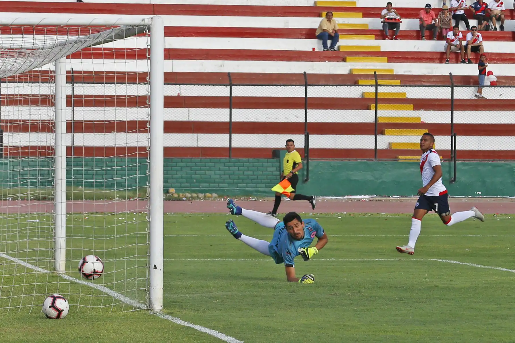Deportivo Municipal vs Sport Boys se enfrentaron en un partido amistoso en la Tarde de la Pasión Edil, en el estadio Miguel Grau del Callao. Foto: ANDINA/Nathalie Sayago