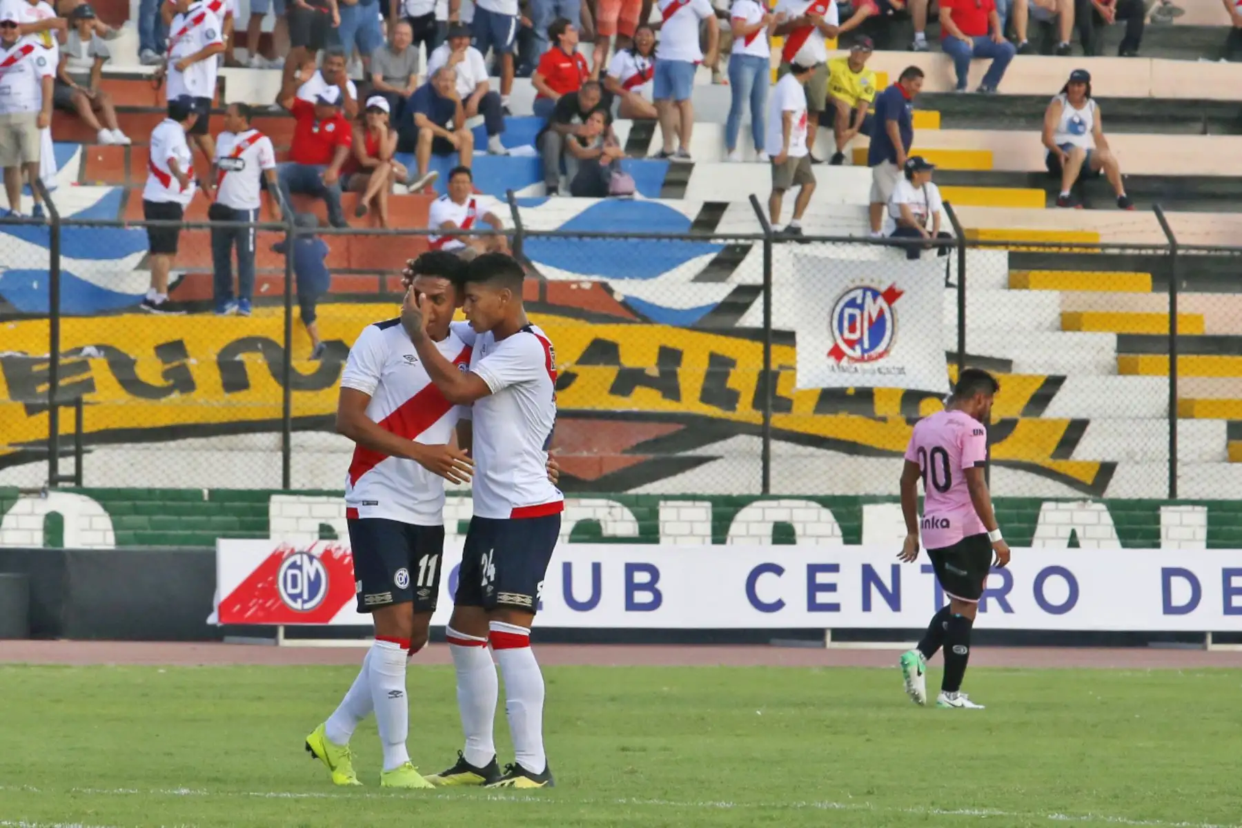 Deportivo Municipal vs Sport Boys se enfrentaron en un partido amistoso en la Tarde de la Pasión Edil, en el estadio Miguel Grau del Callao. Foto: ANDINA/Nathalie Sayago