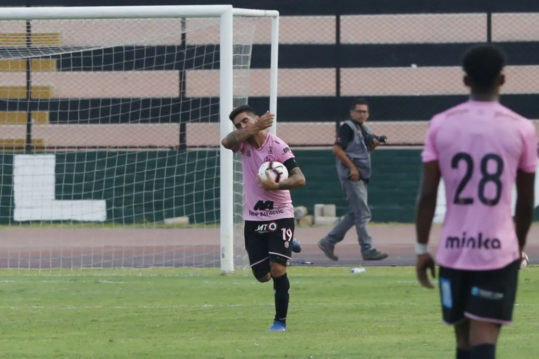 Deportivo Municipal vs Sport Boys se enfrentaron en un partido amistoso en la tarde Edil, en el estadio Miguel Grau del Callao. Foto: ANDINA/Nathalie Sayago