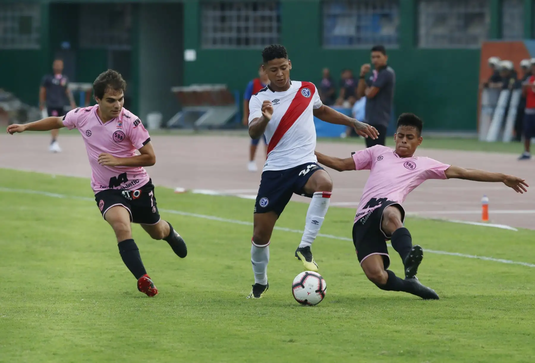 Deportivo Municipal vs Sport Boys se enfrentaron en un partido amistoso en la Tarde de la Pasión Edil, en el estadio Miguel Grau del Callao. Foto: ANDINA/Nathalie Sayago