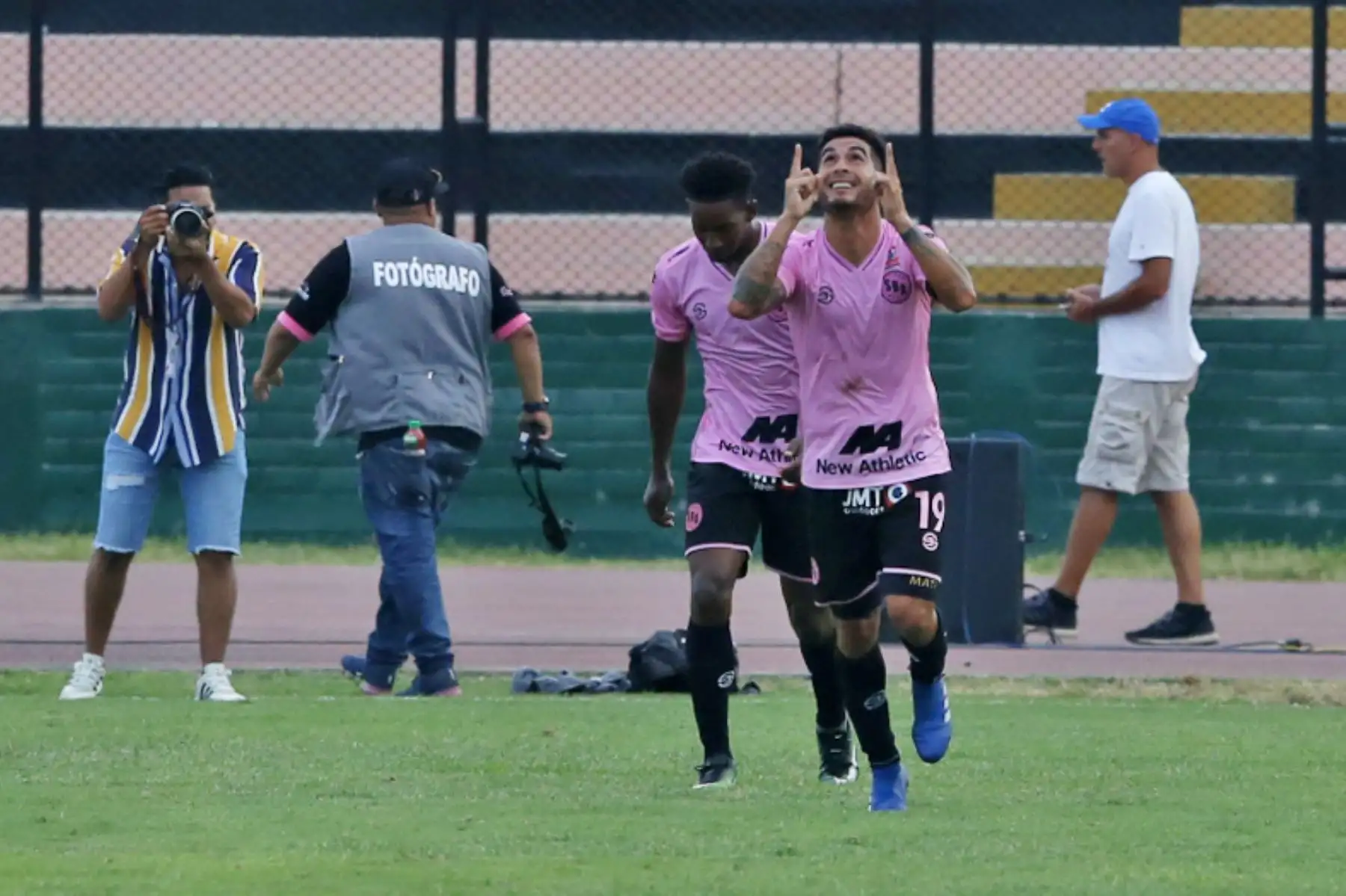 Deportivo Municipal vs Sport Boys se enfrentaron en un partido amistoso en la Tarde de la Pasión Edil, en el estadio Miguel Grau del Callao. Foto: ANDINA/Nathalie Sayago