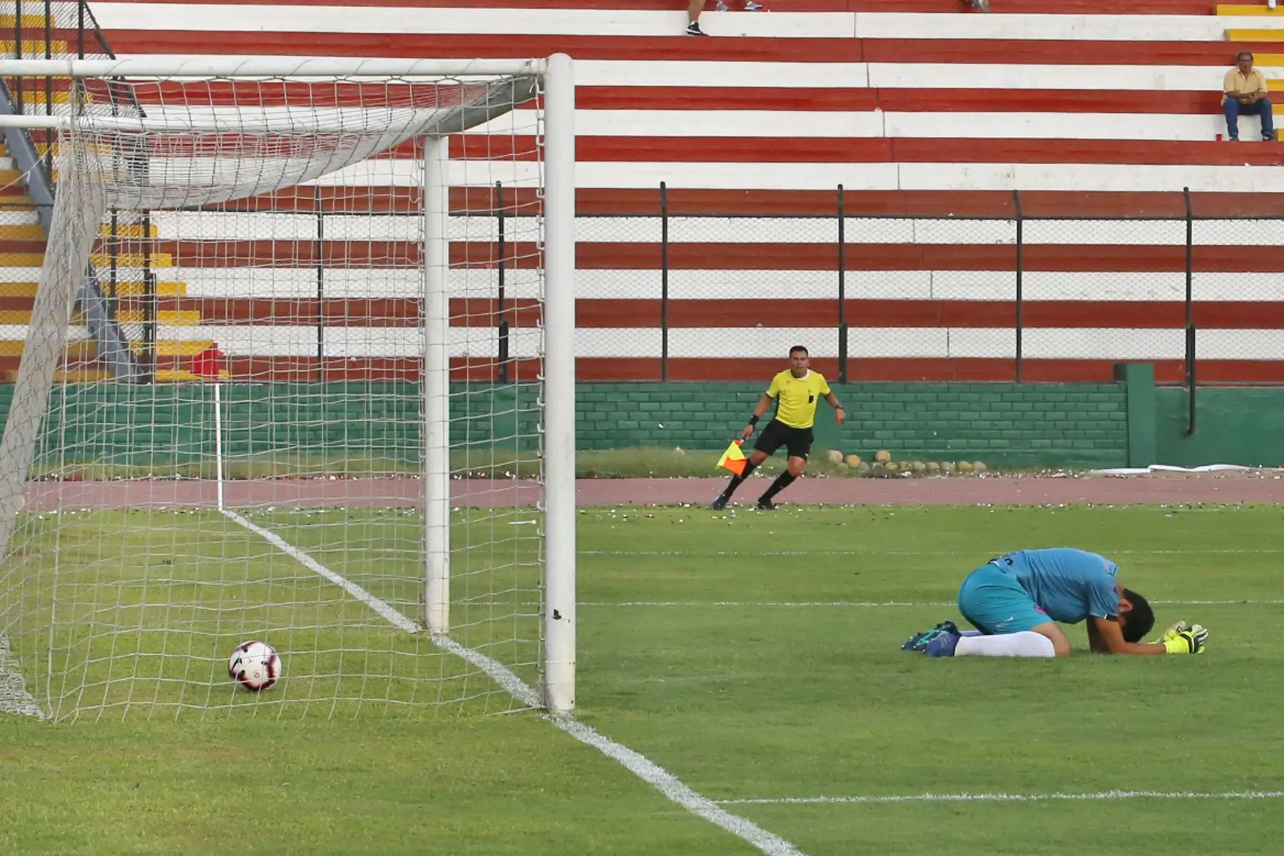 Deportivo Municipal vs Sport Boys se enfrentaron en un partido amistoso en la Tarde de la Pasión Edil, en el estadio Miguel Grau del Callao. Foto: ANDINA/Nathalie Sayago