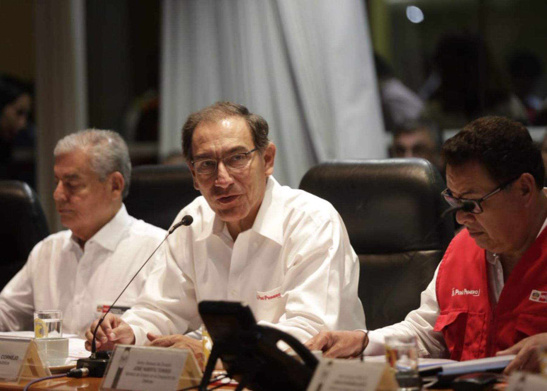 Presidente Martín Vizcarra evalúa situación de regiones del sur afectadas por las lluvias.