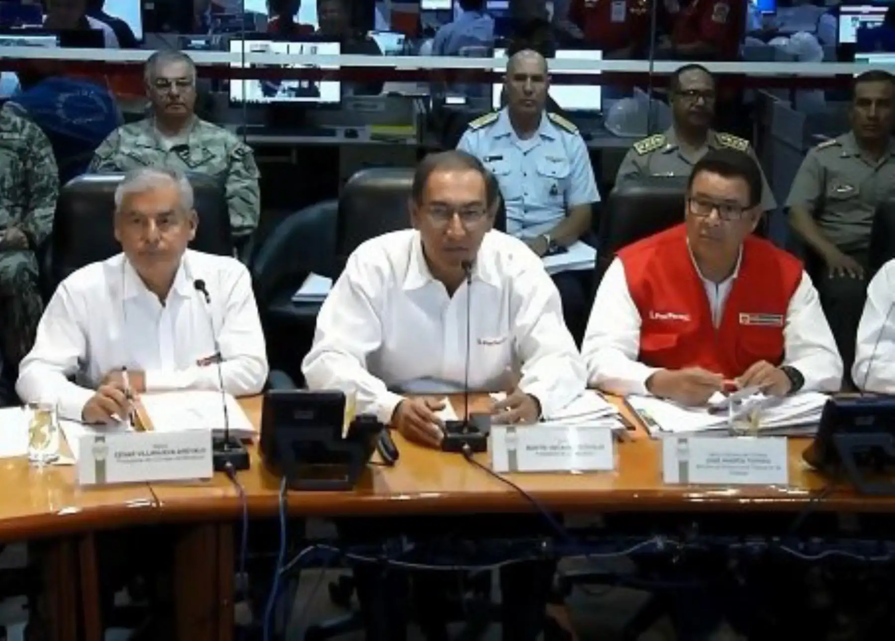 Presidente Martín Vizcarra evalúa situación de regiones del sur afectadas por las lluvias.