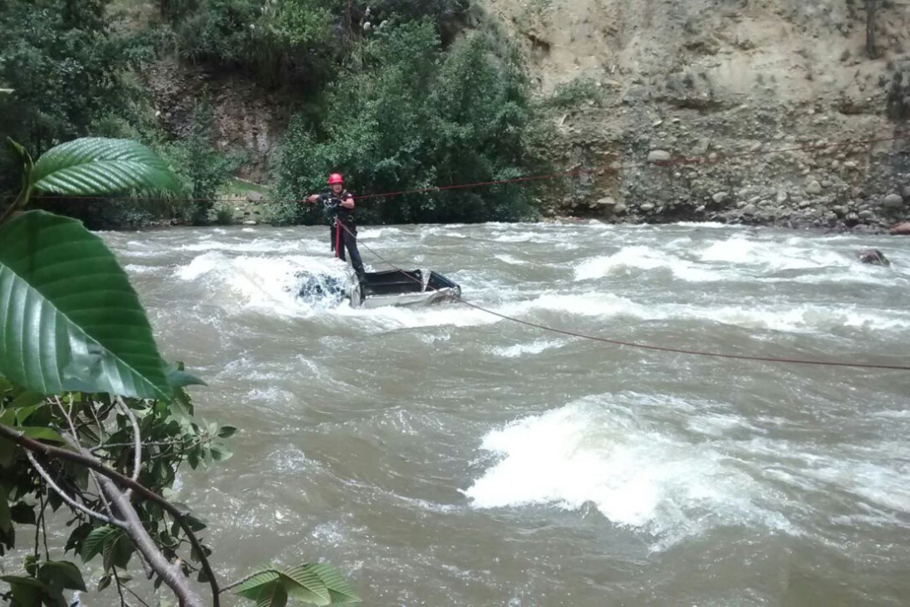 Policía de Áncash intensifica búsqueda de niño que cayó al río Santa.Foto:  ANDINA