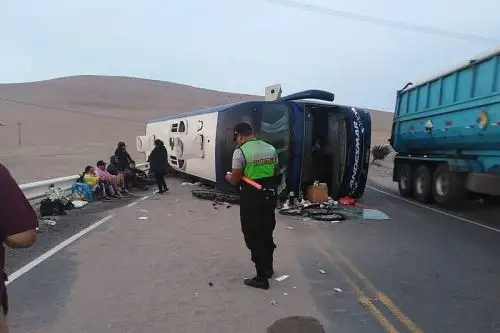 Una persona muere al despistarse un ómnibus en región Arequipa. Foto: radioyaravi.org.pe