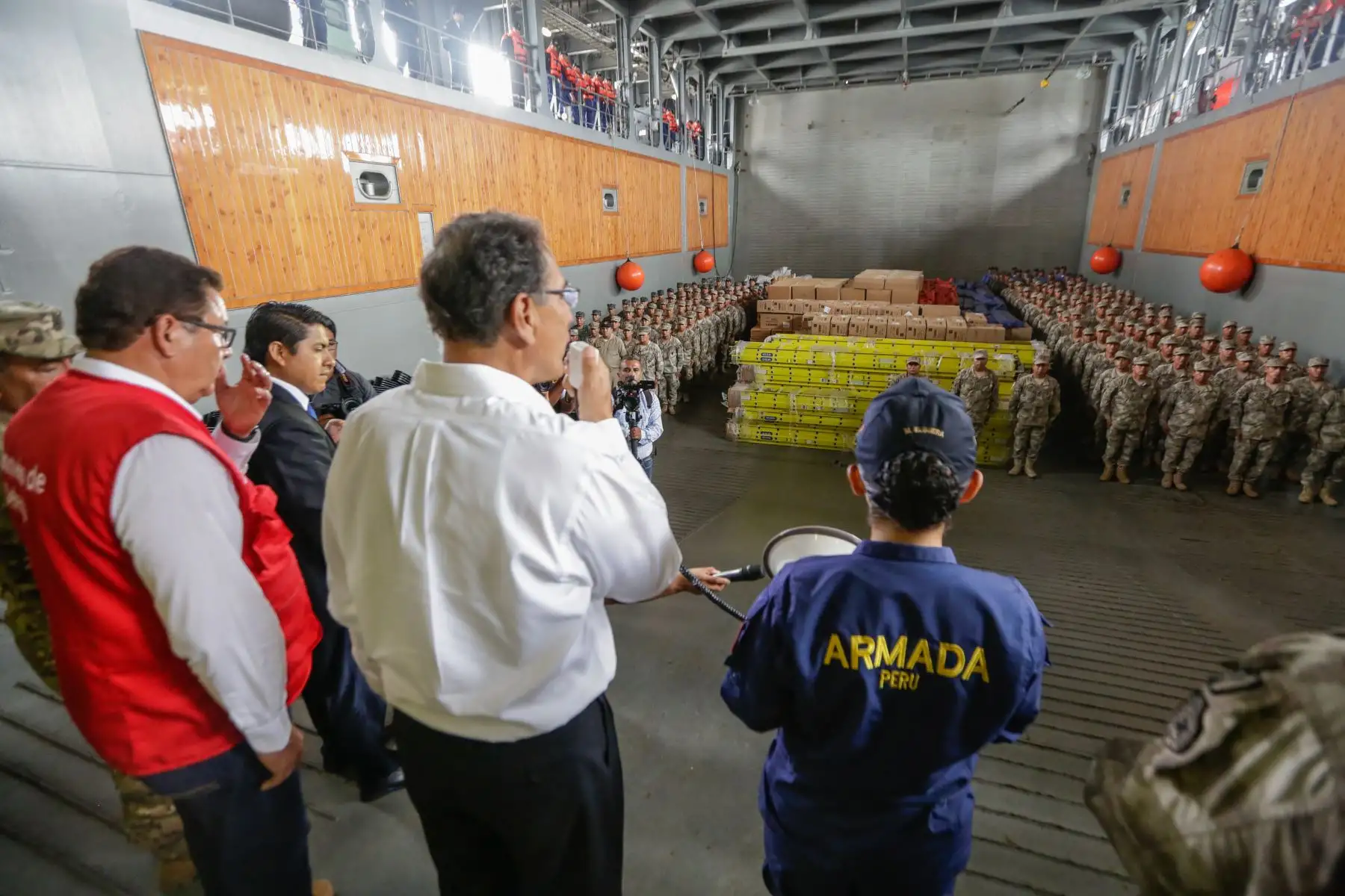 Presidente Vizcarra asiste a zarpe de BAP Pisco, que lleva más de 500 toneladas de ayuda humanitaria al sur del país. Foto: ANDINA/Prensa Presidencia