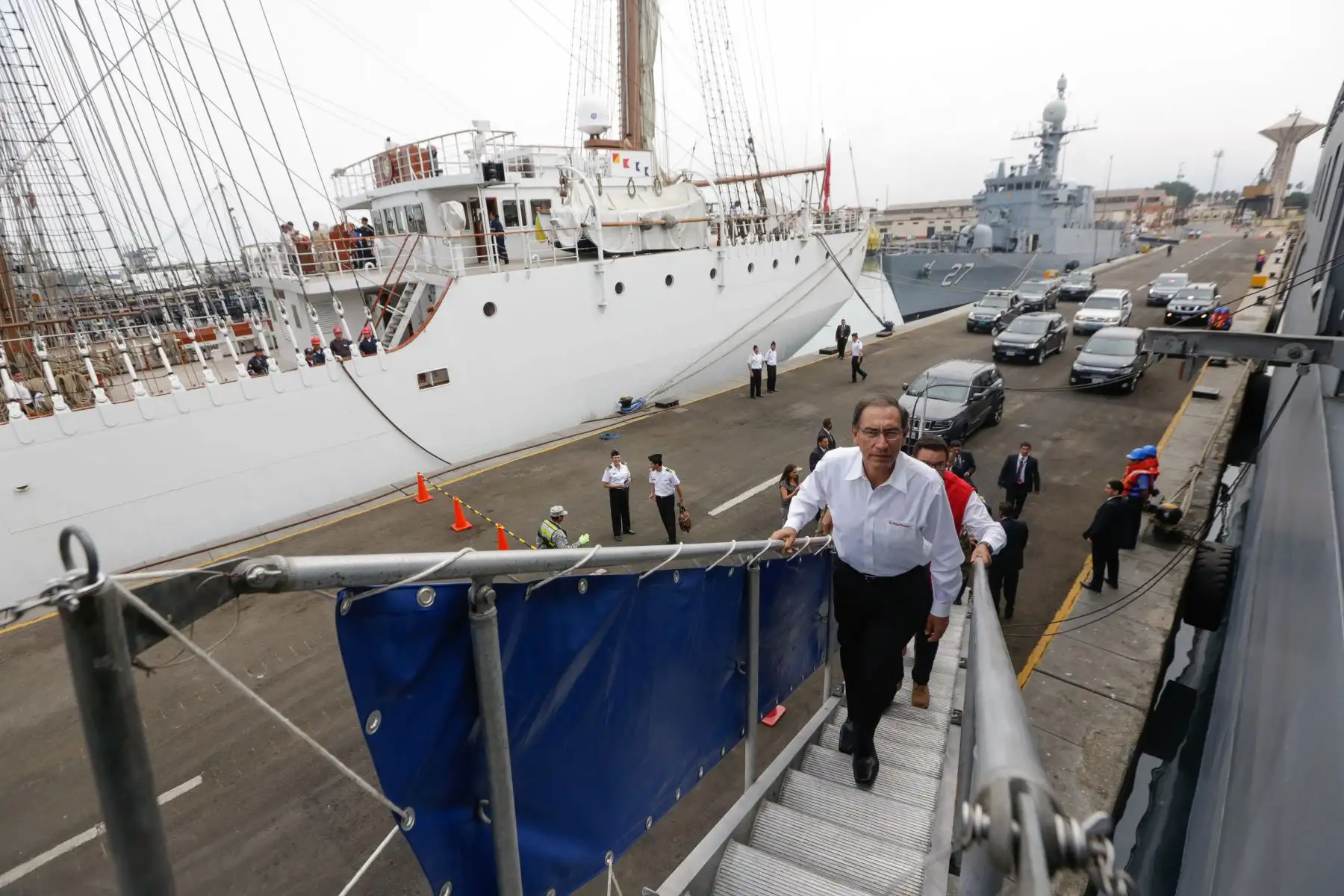 Presidente Vizcarra asiste a zarpe de BAP Pisco, que lleva más de 500 toneladas de ayuda humanitaria al sur del país. Foto: ANDINA/Prensa Presidencia