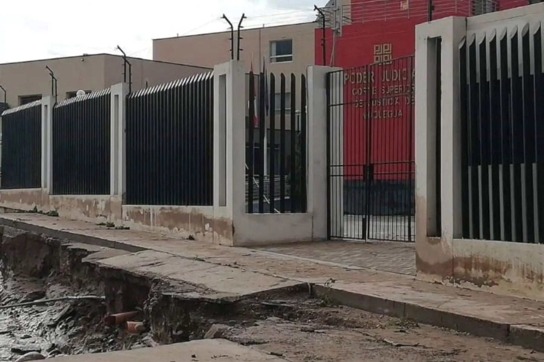 Declaran en emergencia a Corte Superior de Moquegua afectada por las lluvias intensas.