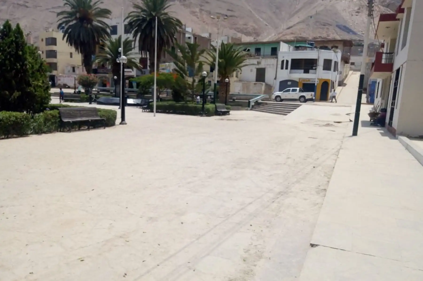 Ya lucen limpias las calles y avenidas de la ciudad de Aplao, capital de la provincia de Castilla, región Arequipa.