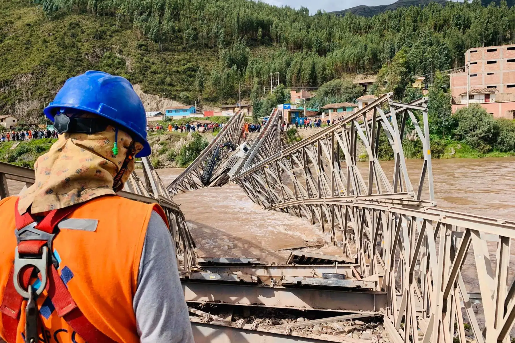 Colapsó puente bailey sobre el río Vilcanota, en la ciudad cusqueña de Urcos.