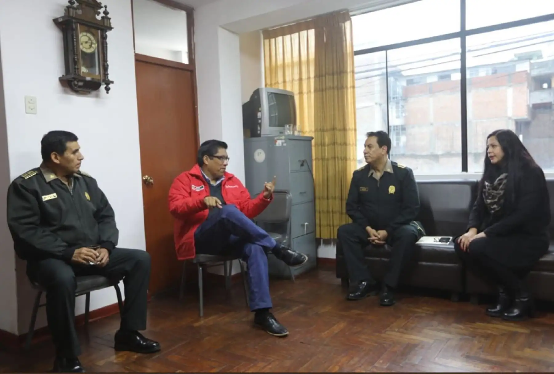 Ministro Vicente Zeballos se reúne con autoridades policiales de Junín por emergencia ante lluvias que soporta región.