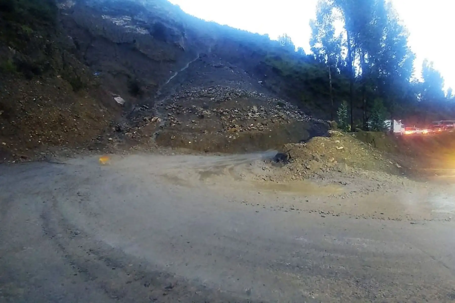Deslizamientos por lluvias intensas dañan tramos en la vía Chavín–Huari, en Áncash. ANDINA