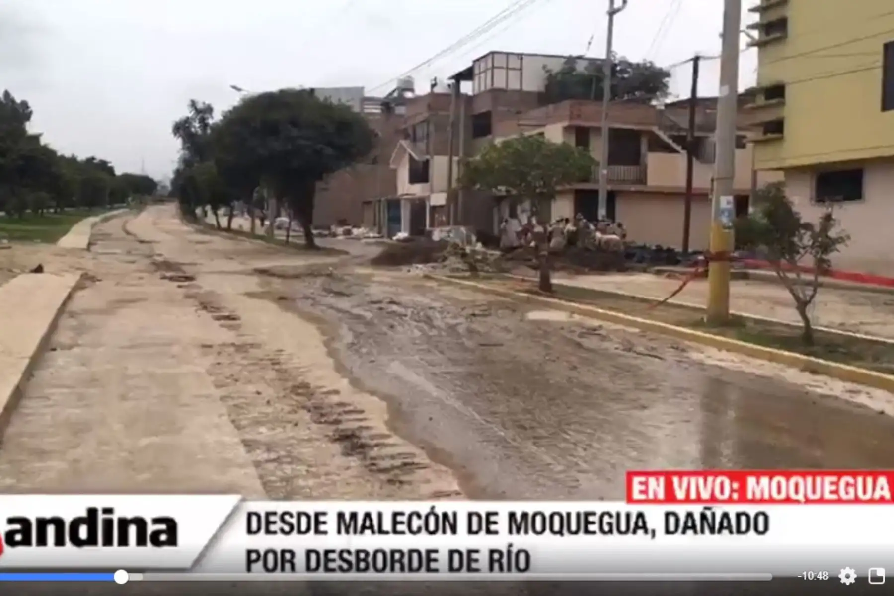 Furia del río Moquegua arrasó con viviendas, calles y parques de la ciudad.