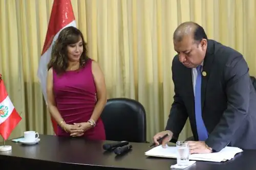 Firma del convenio por el que la Municipalidad de San Luis se compromete a implementar la Declaración Jurada de Intereses entre sus principales funcionarios.
