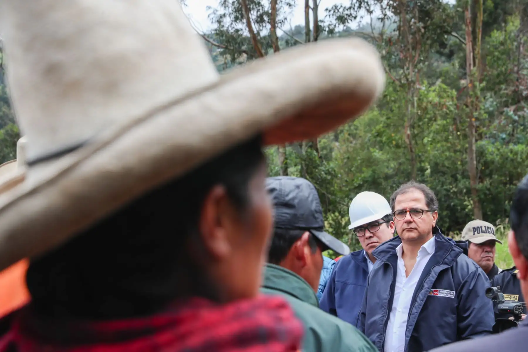 El ministro Francisco Ísmodes llegó a Cajamarca donde presidió la instalación del #COERCajamarca y supervisó las zonas de riesgo en prevención por el inicio de la temporada de lluvias en coordinación con autoridades regionales. #EstamosJuntosEnEsto. Foto: ANDINA/Difusión MEM