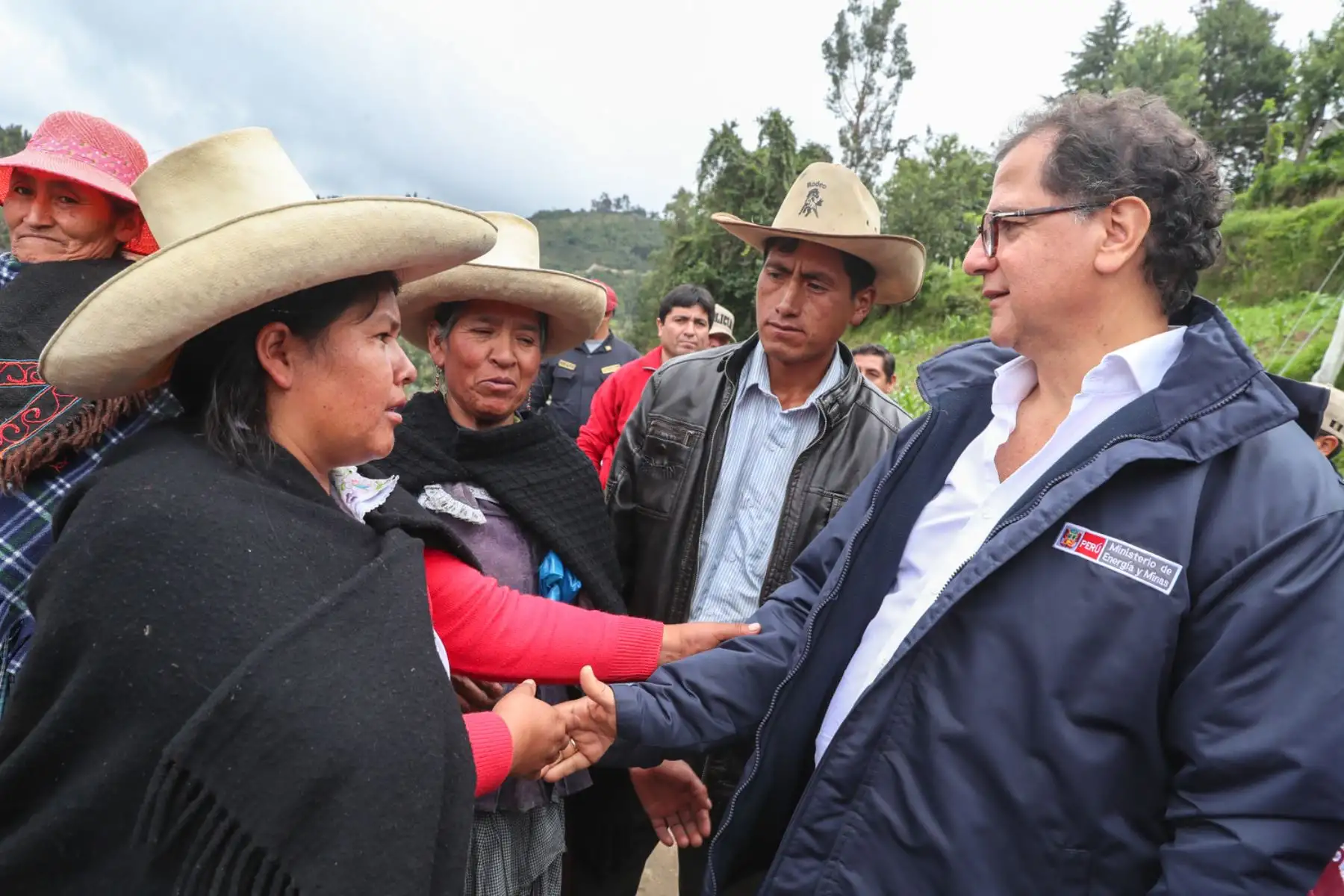 El ministro Francisco Ísmodes llegó a Cajamarca donde presidió la instalación del #COERCajamarca y supervisó las zonas de riesgo en prevención por el inicio de la temporada de lluvias en coordinación con autoridades regionales. #EstamosJuntosEnEsto. Foto: ANDINA/Difusión MEM