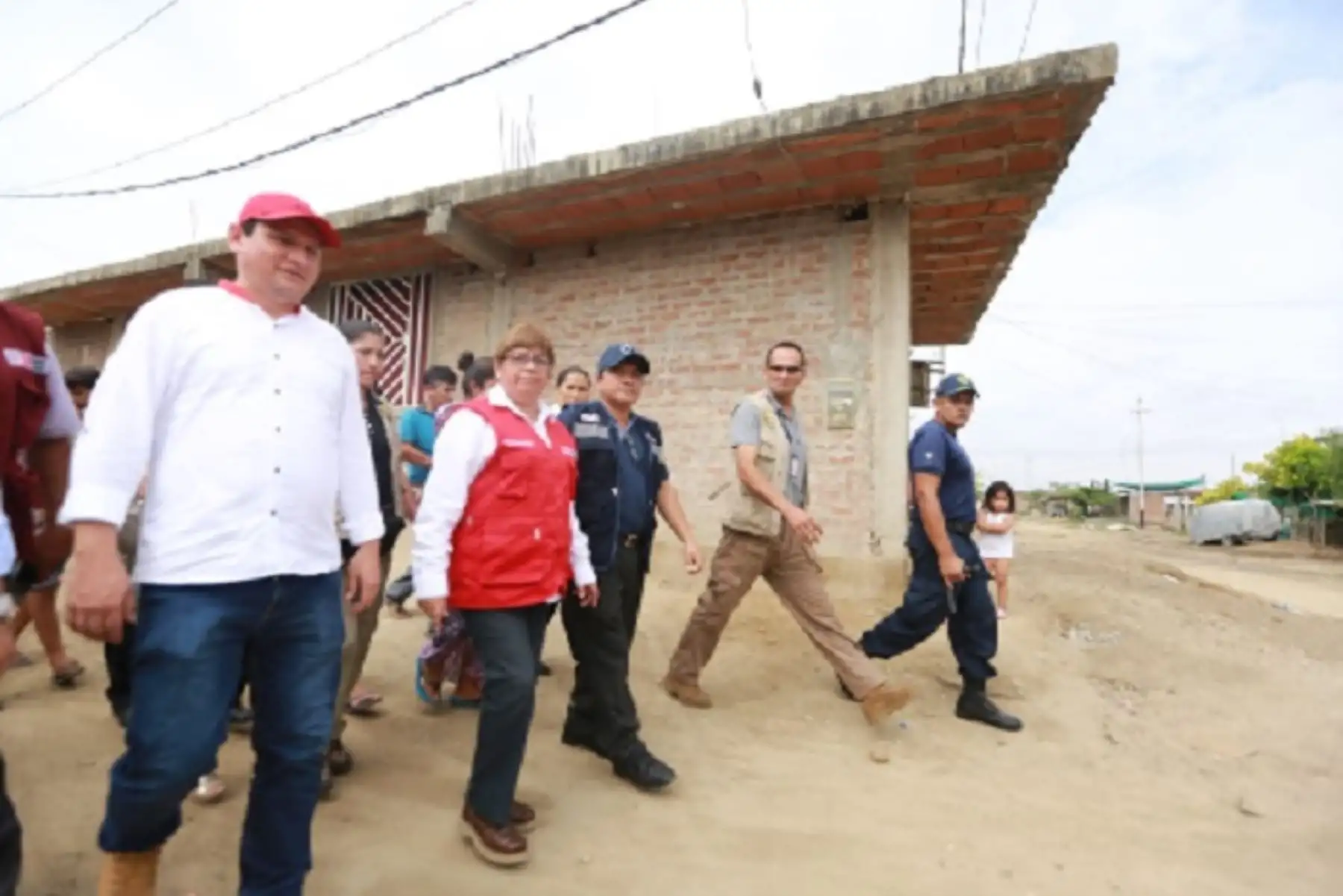 La ministra de Salud, Zulema Tomás Gonzáles lideró esta mañana junto a las autoridades regionales y locales de la región Piura, las acciones de prevención ante el incremento de las lluvias, por encargo del presidente de la República, Martín Vizcarra.