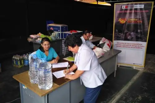Trabajadores de la Dirección Regional de Salud de Tacna se suman a la campaña de solidaridad Unidos en Acción por los Damnificados de Mirave y Anexos.