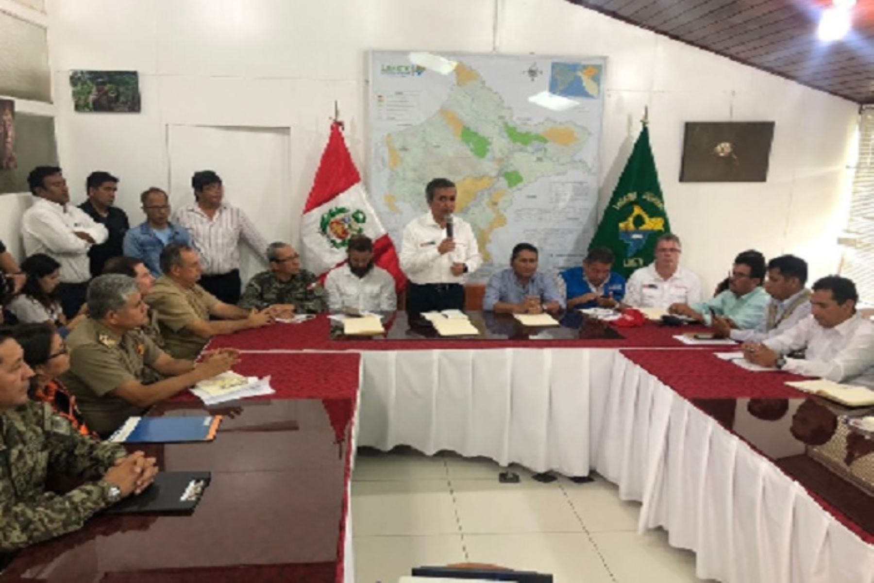 El ministro de la Producción, Raúl Pérez- Reyes se reunió en Loreto con las autoridades de la región y coordinó acciones de prevención o mitigación ante los desastres naturales ocasionados por las intensas lluvias en las distintas partes del país.
