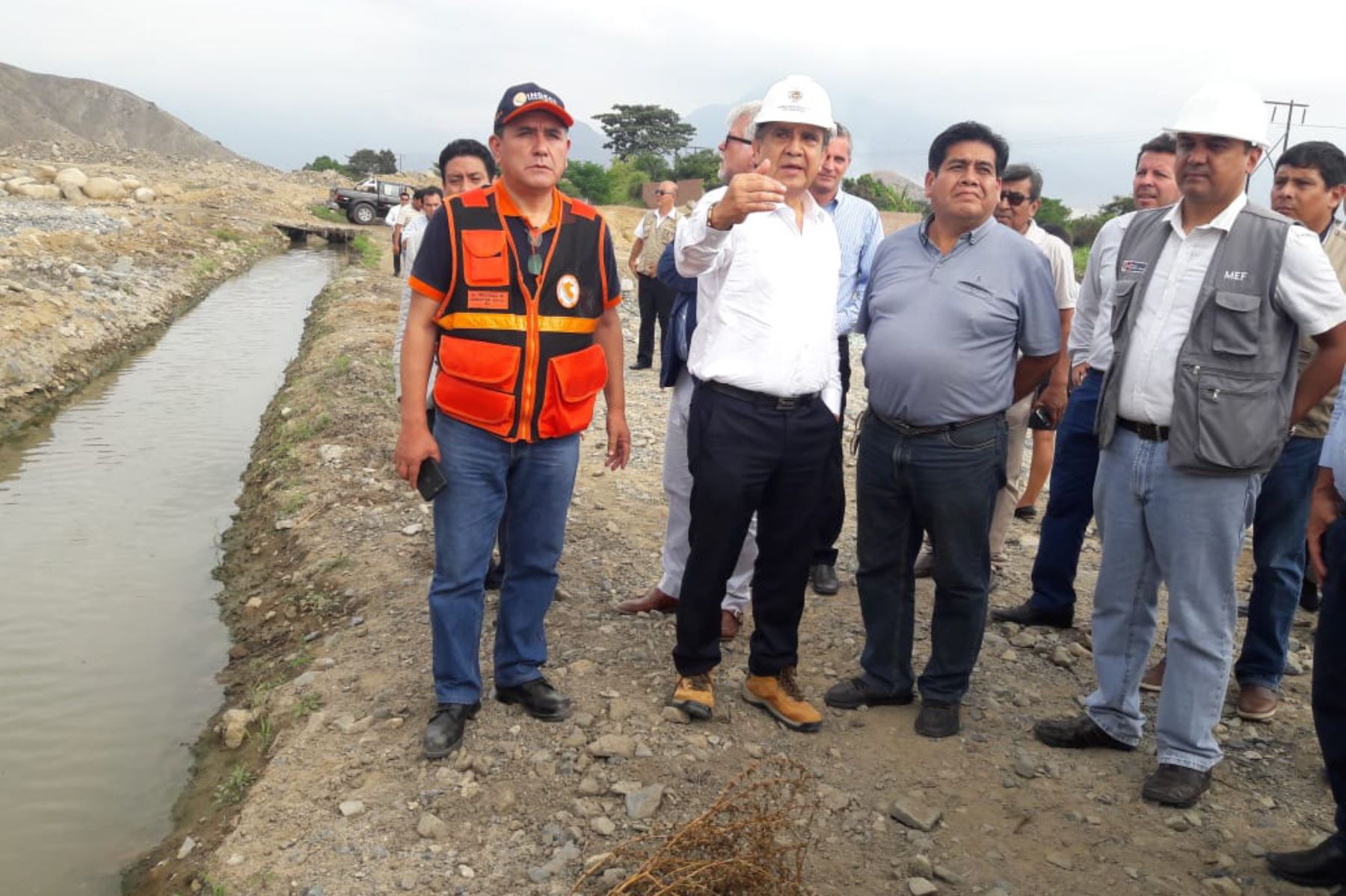 El ministro de Economía y Finanzas, Carlos Oliva, recorrió la quebrada San Carlos, ubicada en la provincia de Trujillo. Foto: ANDINA/Luis Puell