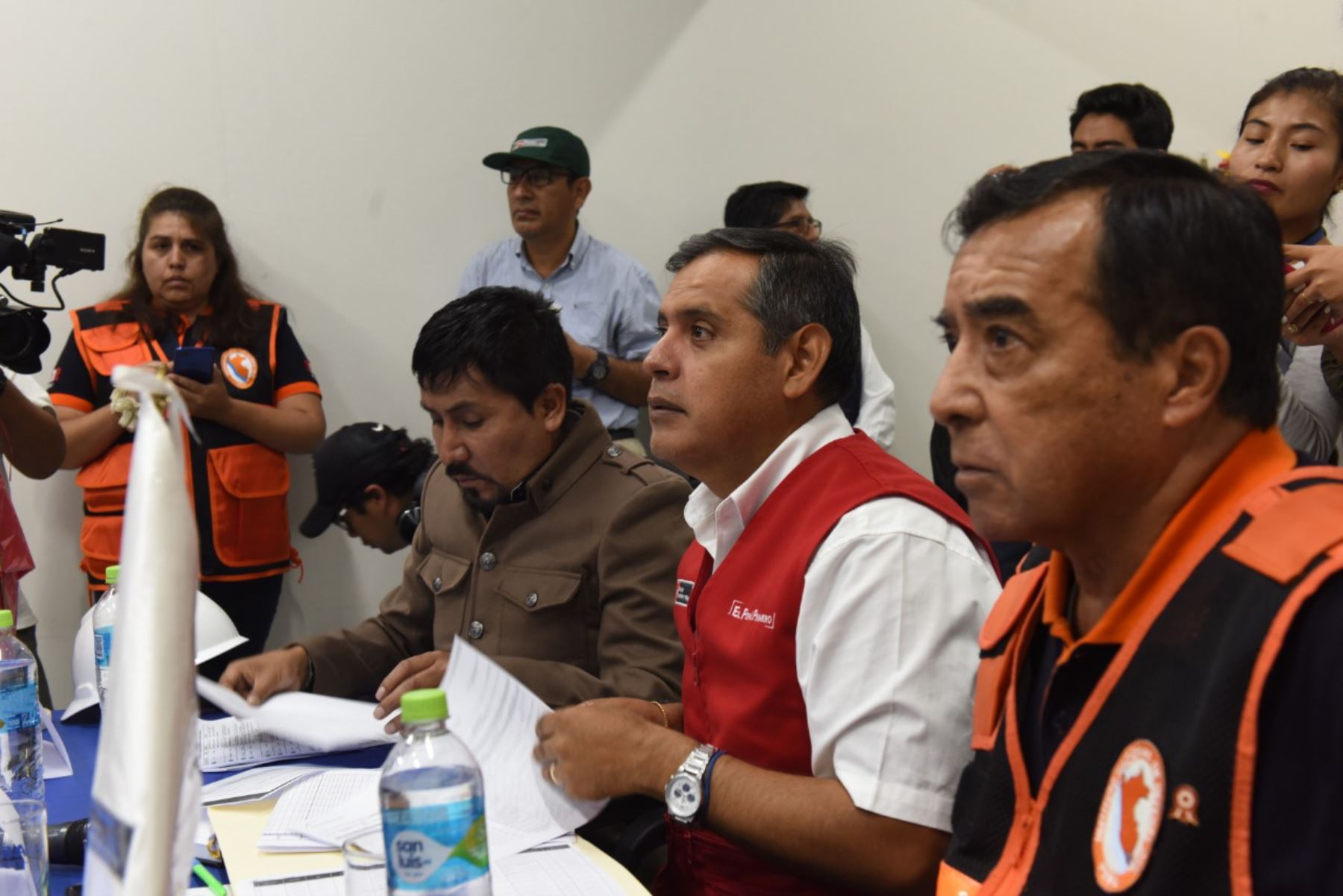 El ministro de Agricultura y Riego, Gustavo Mostajo, participó en reunión del COER Arequipa, que encabeza el gobernador Elmer Cáceres.