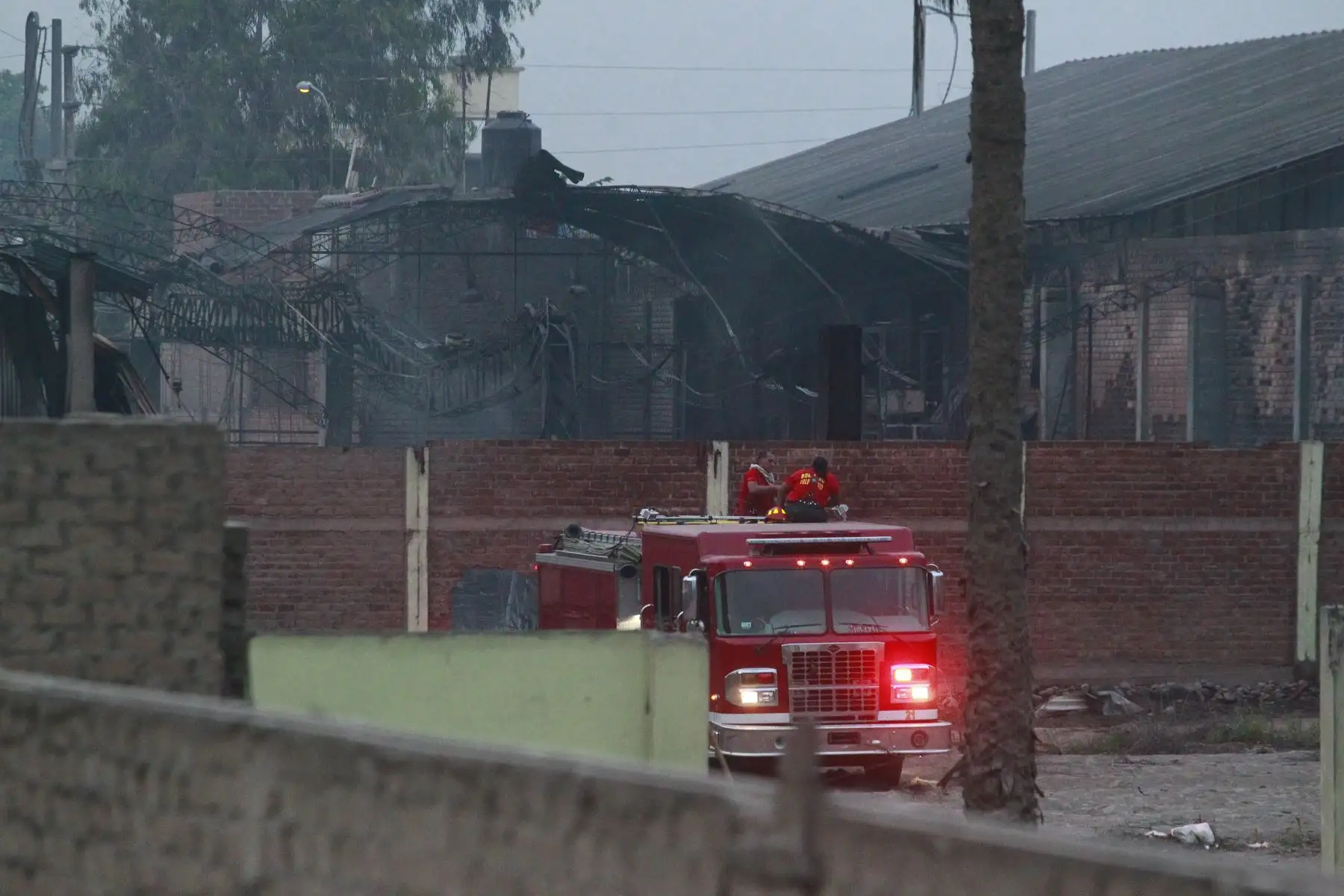 Dantesco incendio destruye fábrica de plásticos en Huachipa.Foto: ANDINA/Eddy Ramos