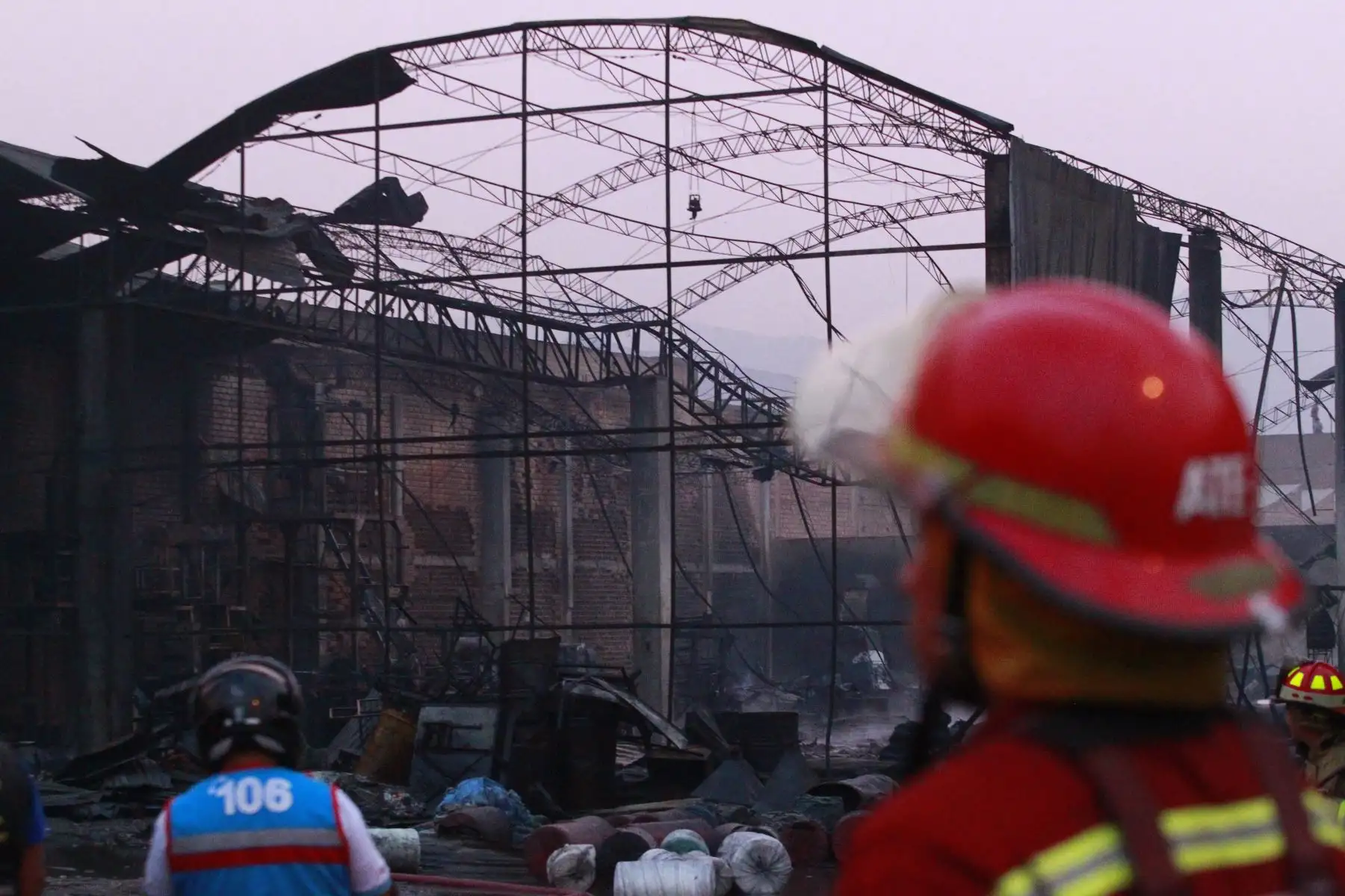 Dantesco incendio destruye fábrica de plásticos en Huachipa.Foto: ANDINA/Eddy Ramos