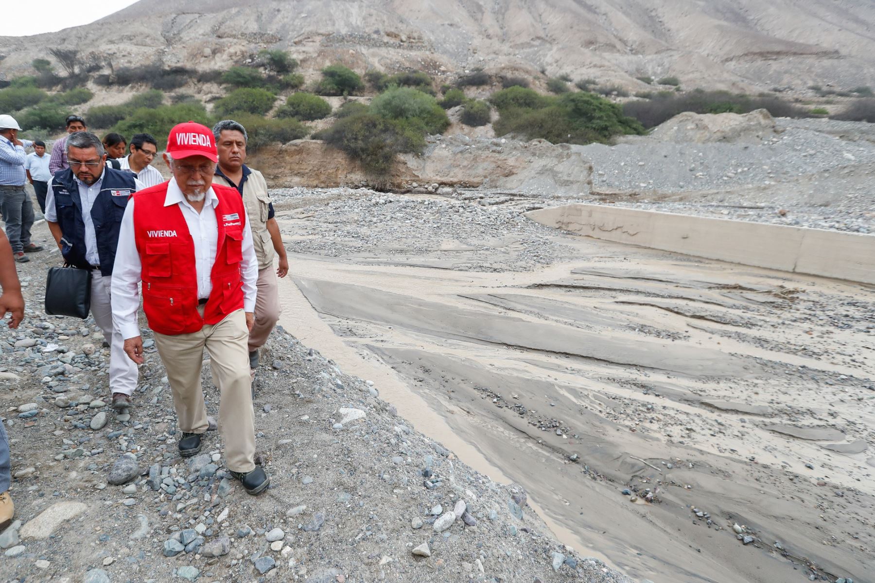 El ministro de Vivienda, Construcción y Saneamiento, Javier Piqué, inspeccionó los trabajos que se ejecutan en Tacna.