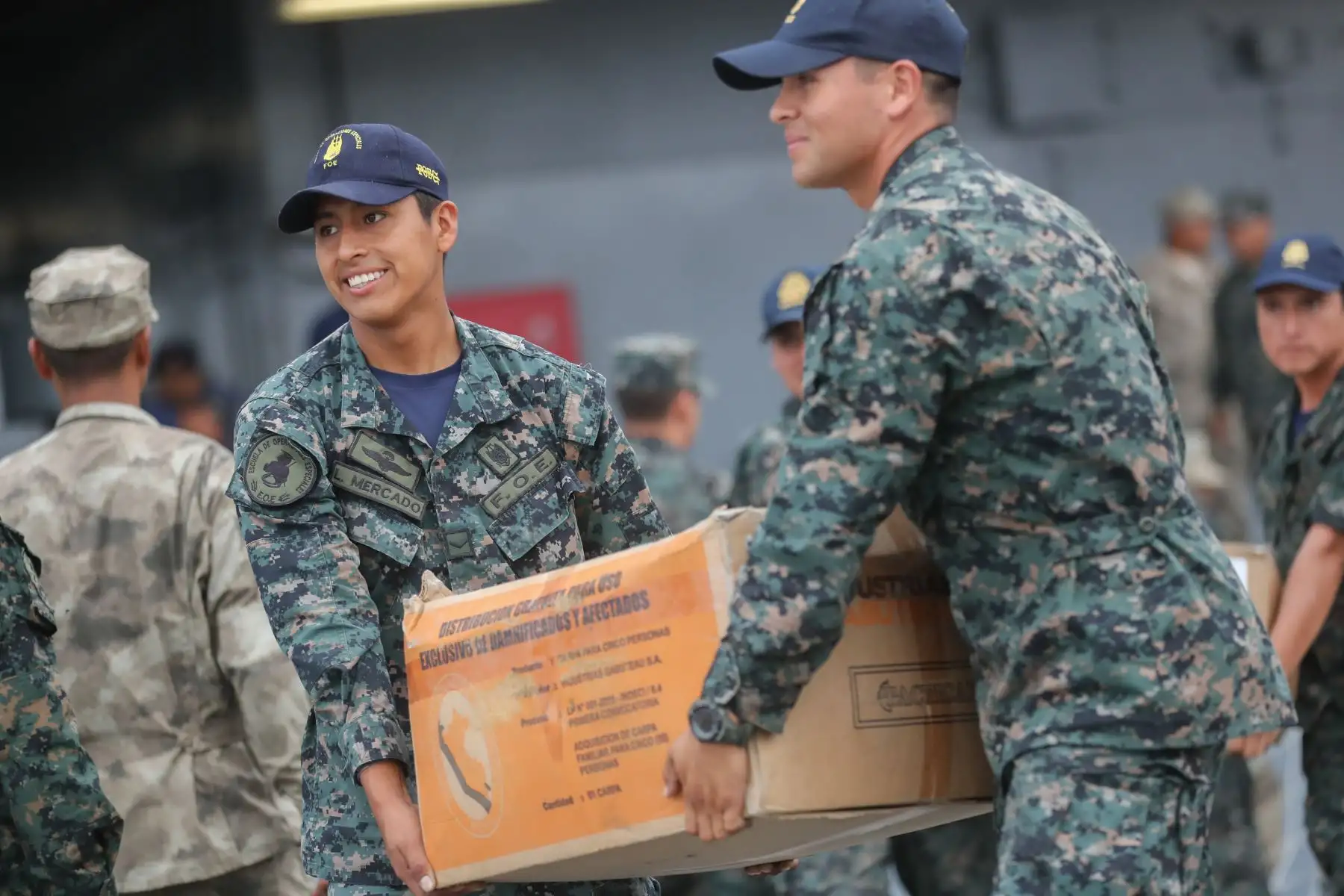 Presidente Martín Vizcarra supervisa el desembarco de la ayuda enviada a los damnificados por los huaicos caídos en el sur del país.

Foto: ANDINA/Juan Carlos Guzmán Negrini.