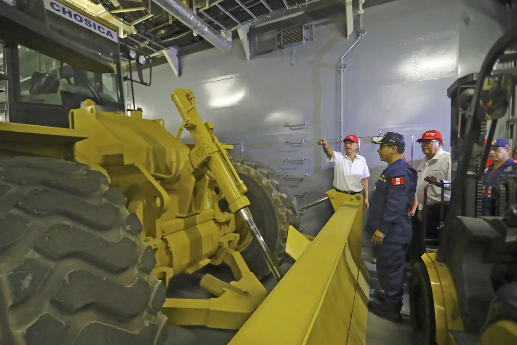 Presidente Vizcarra recibió al BAP Pisco, en el Puerto de Ilo (Moquegua), que llega con ayuda para las zonas afectadas por los desbordes del río. 
Foto: ANDINA/Prensa Presidencia