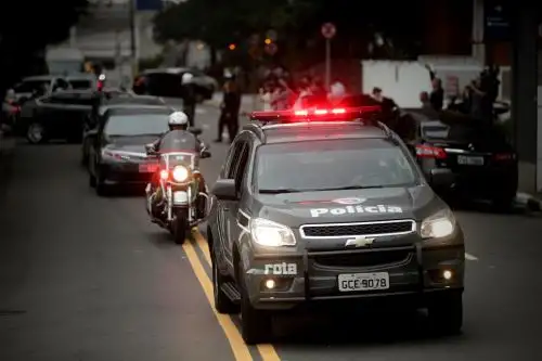 Vista del equipo de seguridad que escolta al presidente de Brasil, el ultraderechista Jair Bolsonaro, tras recibir el alta médica Foto: EFE