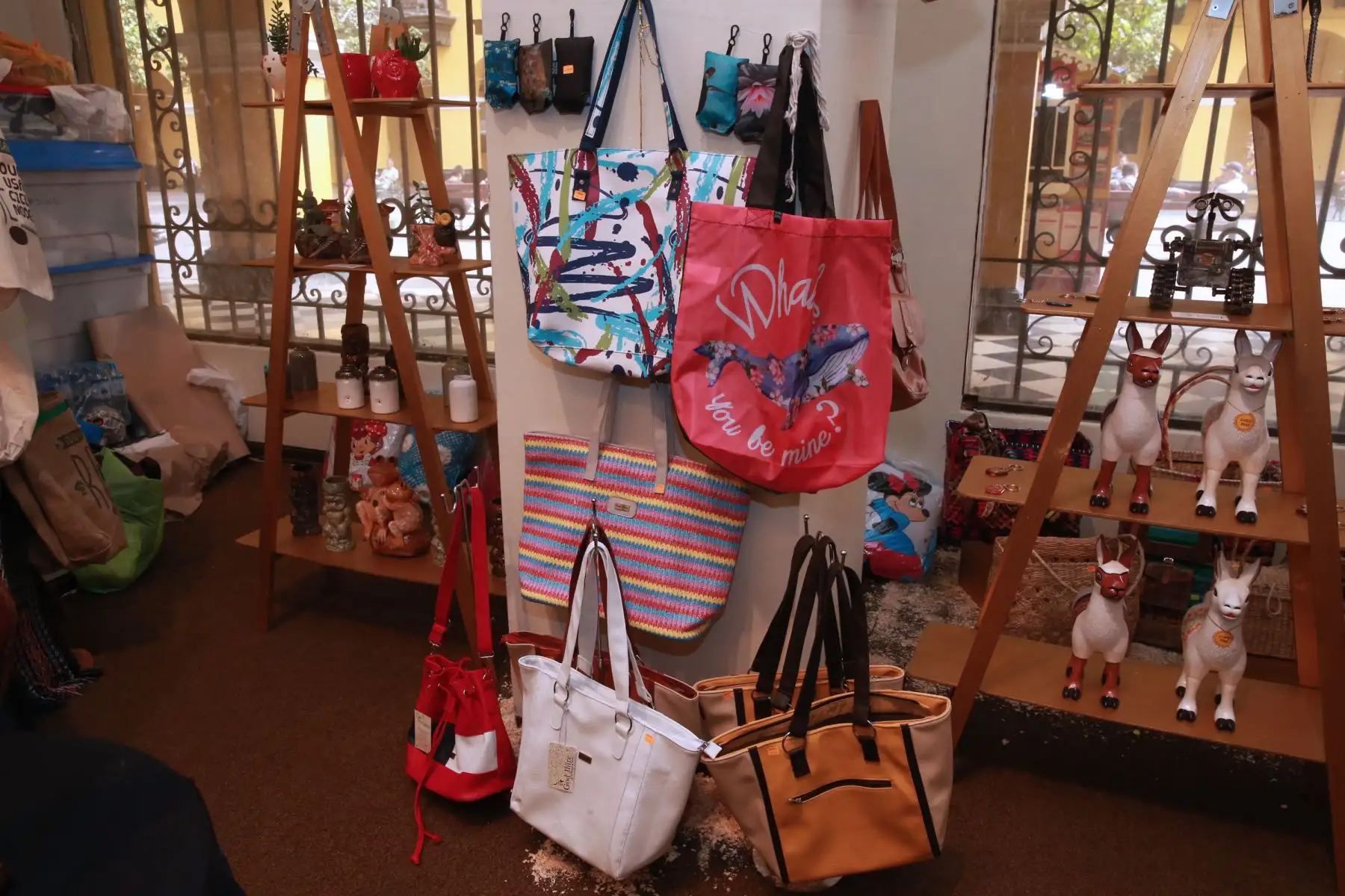 Expo Munay 2019, productos elaborados  por internos  en penales de todo el país, se exponen el club Unión. Foto: ANDINA/Norman Córdova