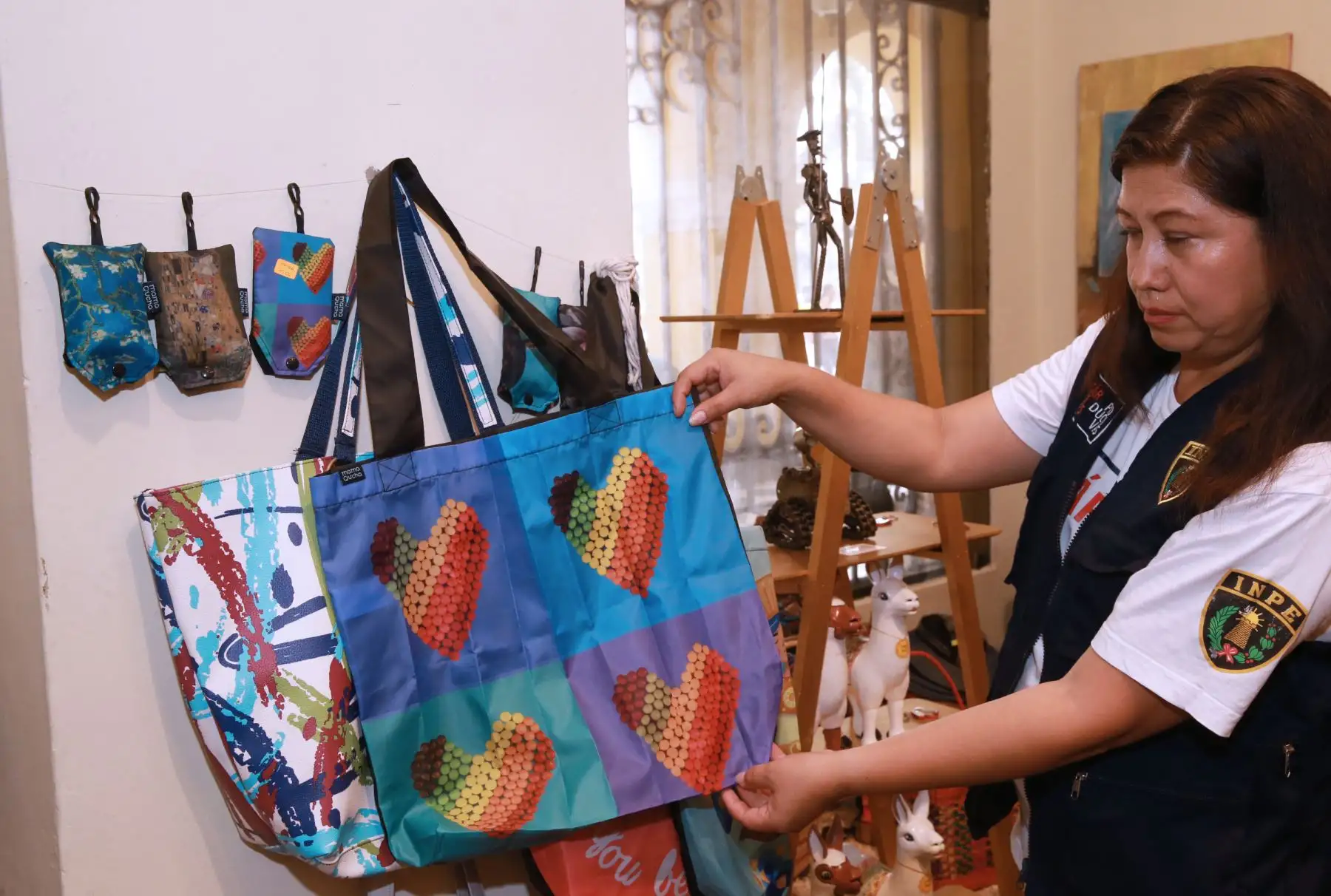 Expo Munay 2019, productos elaborados  por internos  en penales de todo el país, se exponen el club Unión. Foto: ANDINA/Norman Córdova