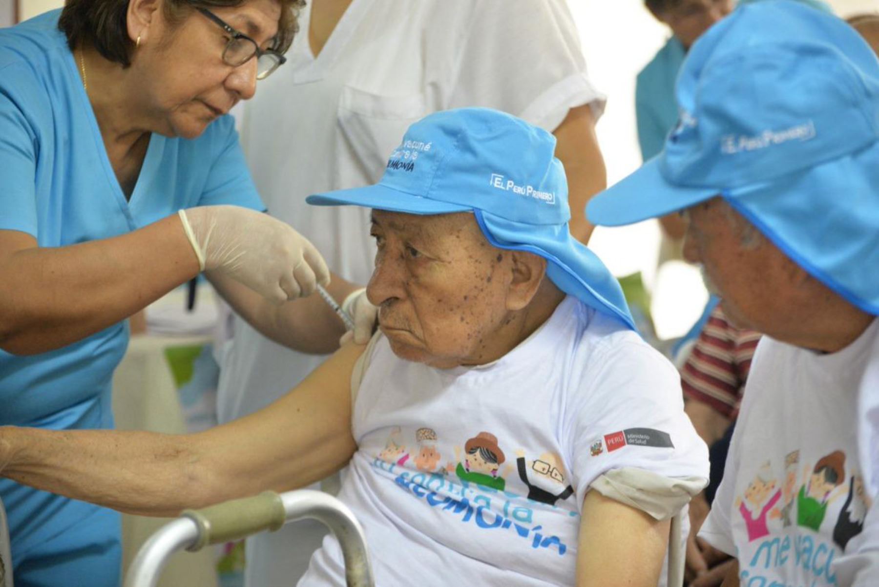 Ya suman más de 100,000 los adultos mayores inmunizados contra la neumonía. ANDINA/Difusión