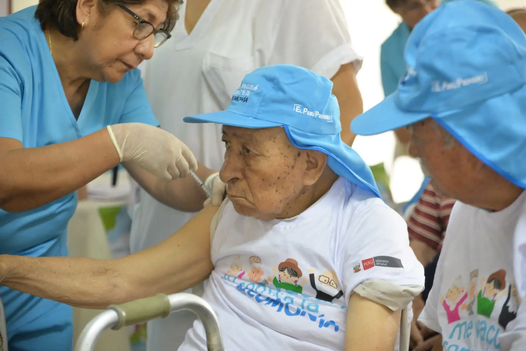 Ministra de Salud y titular del MIMP participan en el lanzamiento de la campaña "A más vida, más salud". Recordó a la población que el paso de los años debilita el sistema inmunológico de las personas adultas mayores, por eso es importante se vacunen siempre. Foto: ANDINA/Difusión