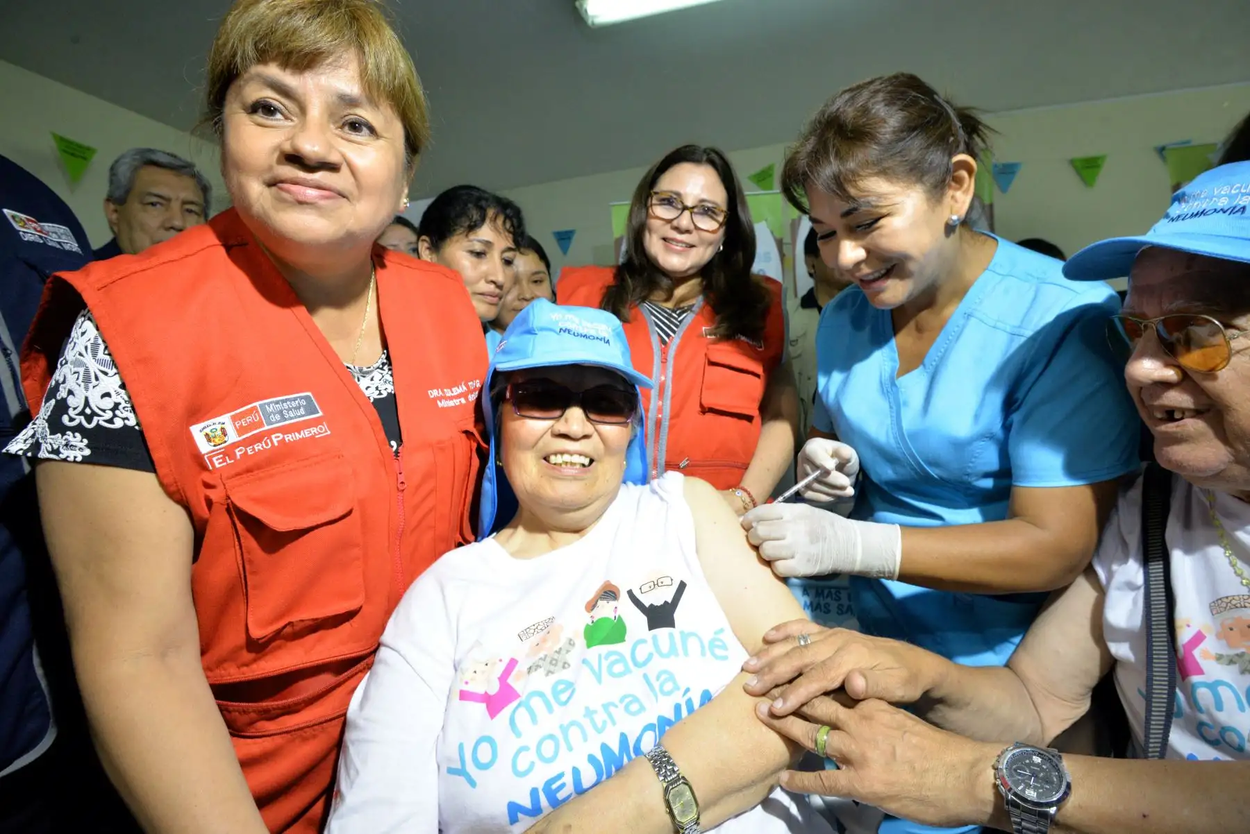Ministra de Salud y titular del MIMP participan en el lanzamiento de la campaña "A más vida, más salud". Recordó a la población que el paso de los años debilita el sistema inmunológico de las personas adultas mayores, por eso es importante se vacunen siempre. Foto: ANDINA/Difusión