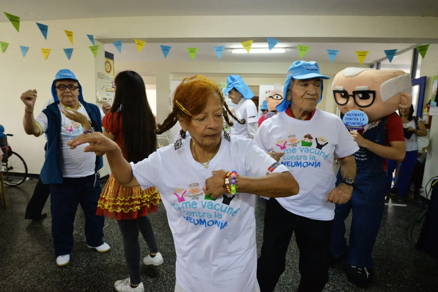 Ministra de Salud y titular del MIMP participan en el lanzamiento de la campaña "A más vida, más salud". Recordó a la población que el paso de los años debilita el sistema inmunológico de las personas adultas mayores, por eso es importante se vacunen siempre. Foto: ANDINA/Difusión